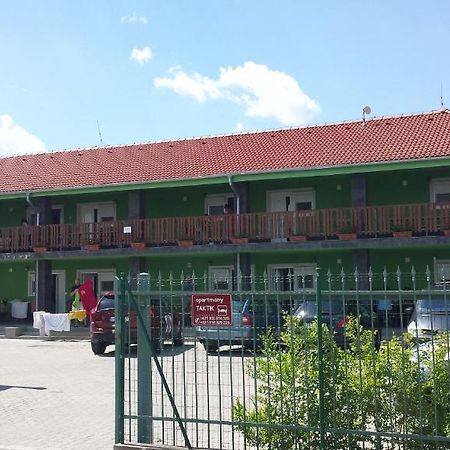 塔提科公寓 Veľký Meder 外观 照片