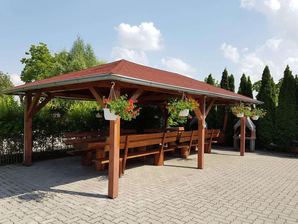 塔提科公寓 Veľký Meder 外观 照片