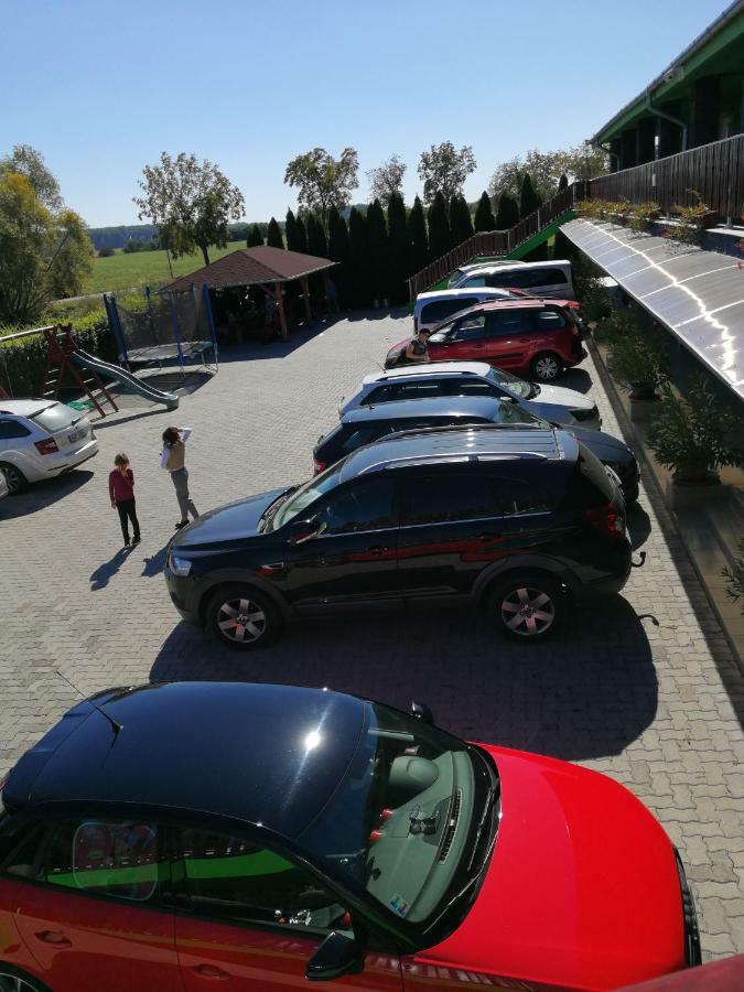 塔提科公寓 Veľký Meder 外观 照片